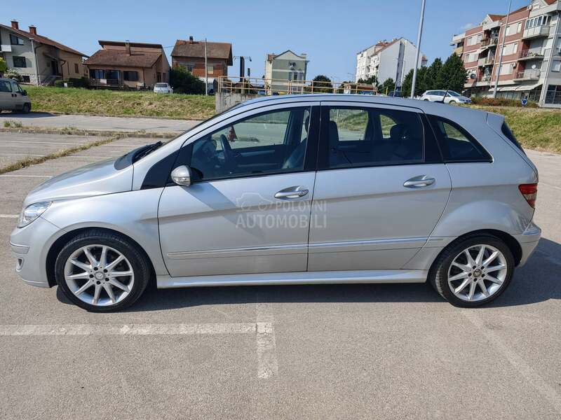 Mercedes Benz B 180 