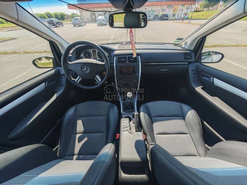 Mercedes Benz B 180 