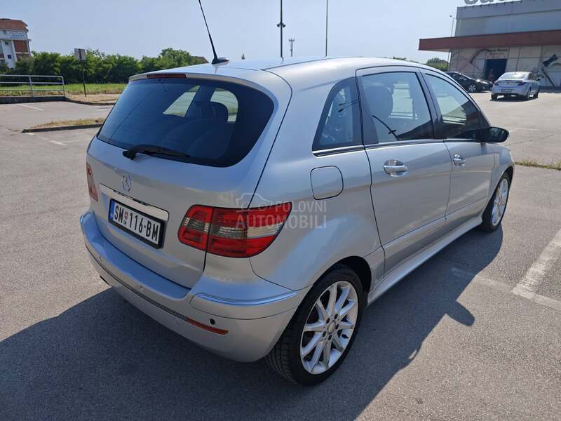 Mercedes Benz B 180 