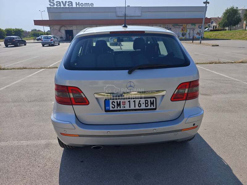 Mercedes Benz B 180 