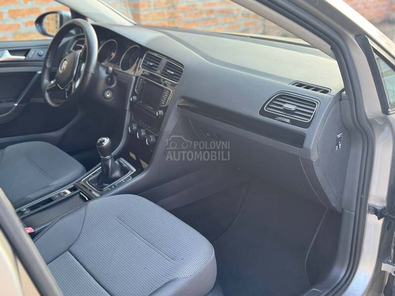 Volkswagen Golf 7 77 k.W org.K.M