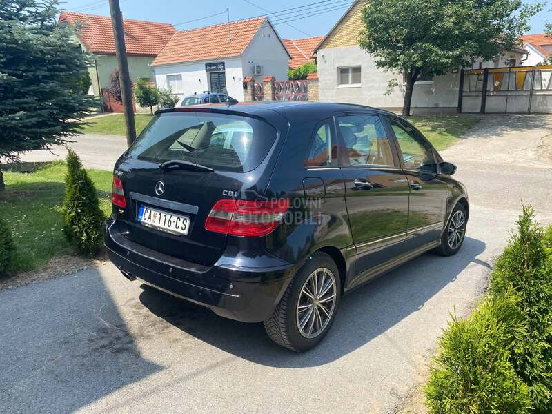 Mercedes Benz B 180 