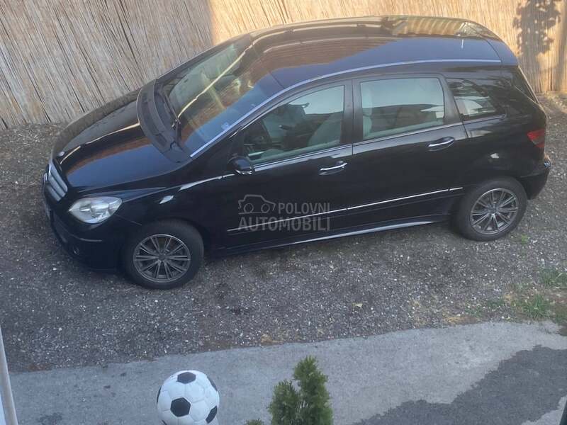 Mercedes Benz B 180 