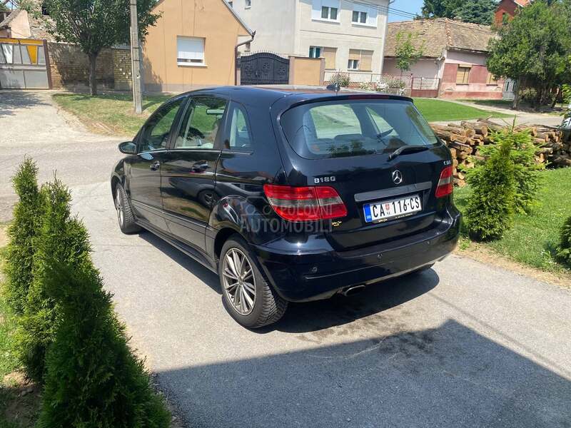 Mercedes Benz B 180 