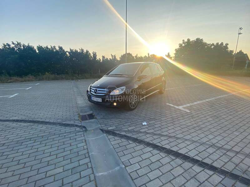Mercedes Benz B 180 