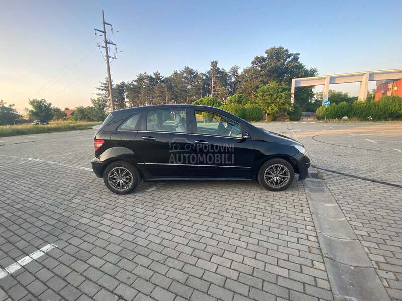 Mercedes Benz B 180 