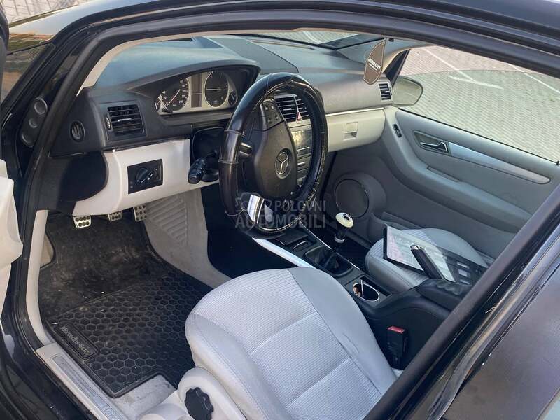 Mercedes Benz B 180 