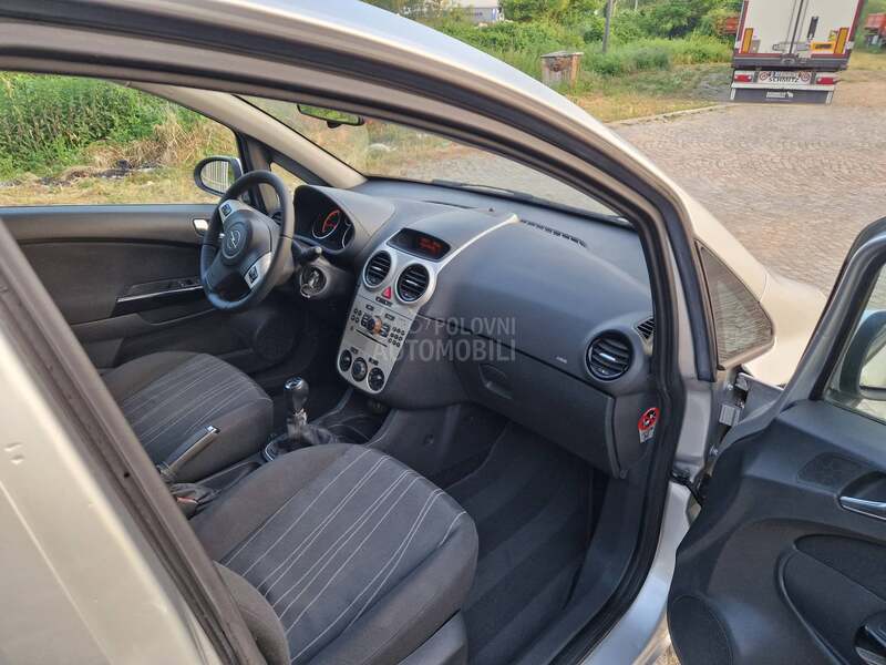 Opel Corsa D 1.4i