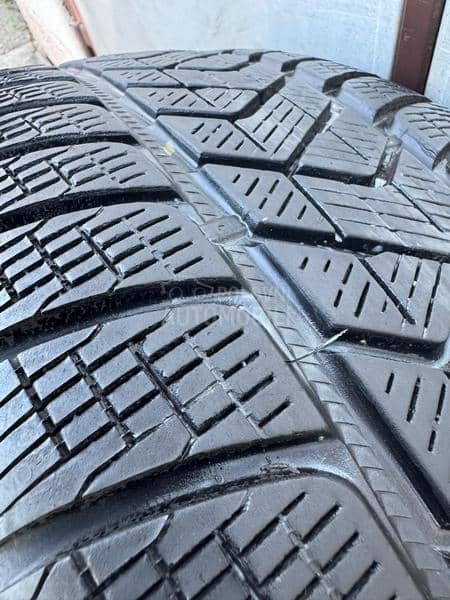Pirelli 235/60 R18 Zimska