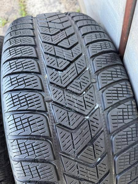 Pirelli 235/60 R18 Zimska