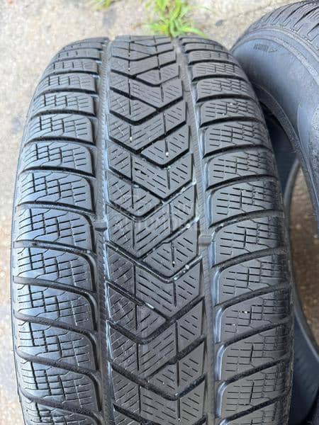 Pirelli 235/60 R18 Zimska