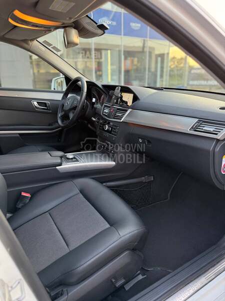 Mercedes Benz E 250 PANO/4M/REG.