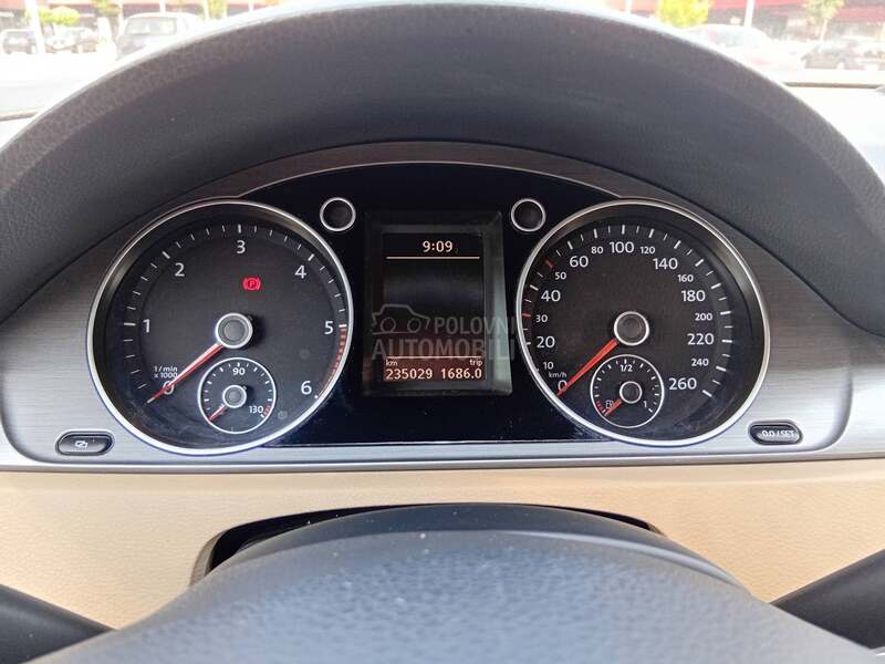 Volkswagen Passat B7 COMFORT 2.0 TDI DSG