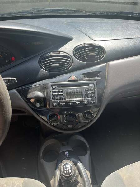 Ford Focus 1.6i//GHIA