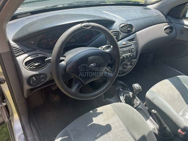 Ford Focus 1.6i//GHIA