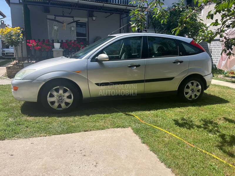 Ford Focus 1.6i//GHIA