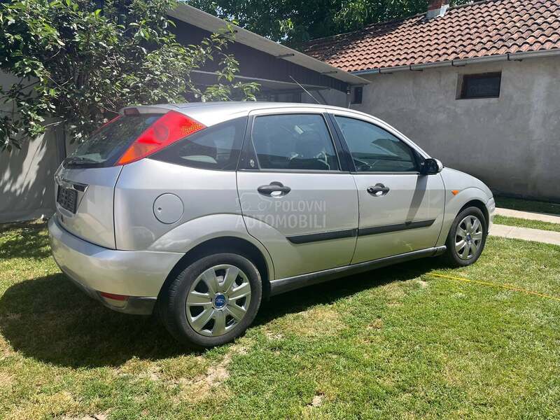 Ford Focus 1.6i//GHIA