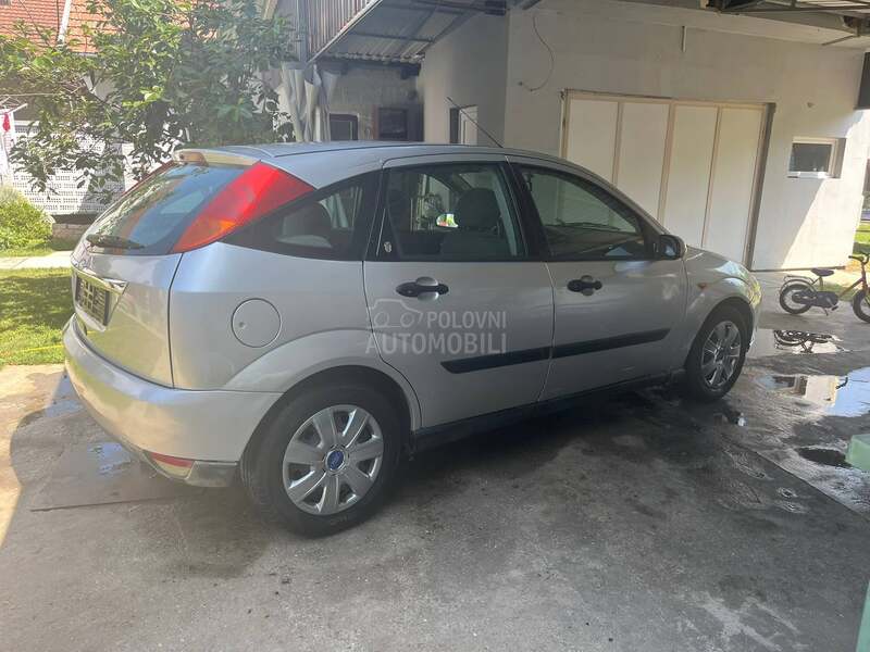Ford Focus 1.6i//GHIA