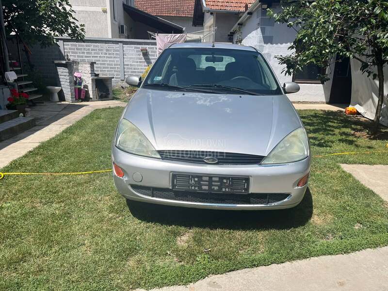 Ford Focus 1.6i//GHIA