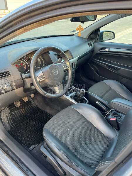 Opel Astra H 1.9 CDTI COSMO