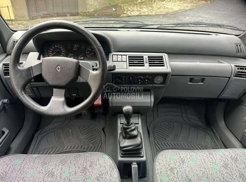 Renault Clio 1993. god. -  kompletan auto u delovima