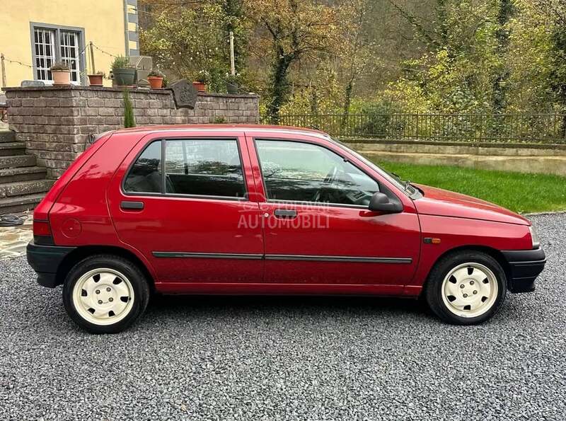 Renault Clio 1993. god. -  kompletan auto u delovima