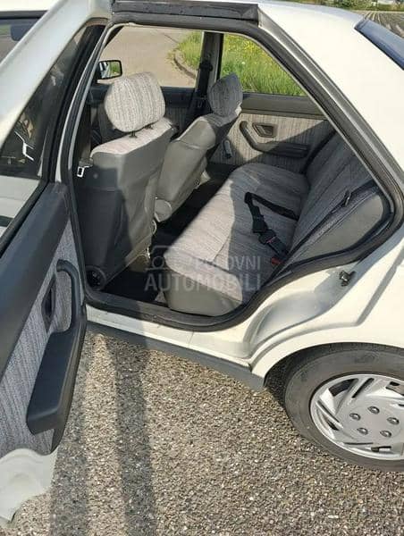 Peugeot 405 1992. god. -  kompletan auto u delovima