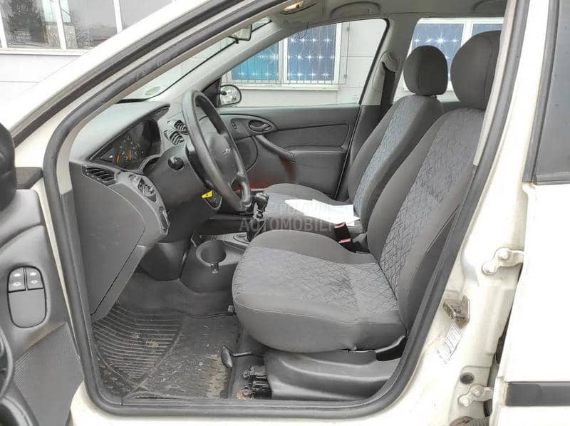 Ford Focus 2001. god. -  kompletan auto u delovima