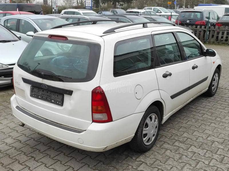 Ford Focus 2001. god. -  kompletan auto u delovima
