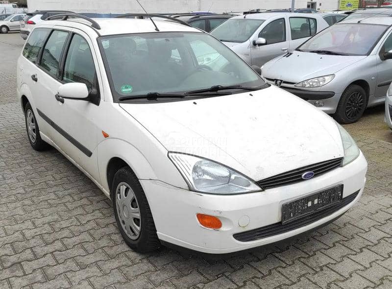 Ford Focus 2001. god. -  kompletan auto u delovima