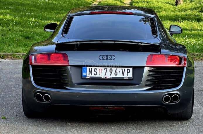 Audi R8 karbon