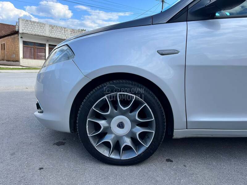 Lancia Ypsilon 0.9T