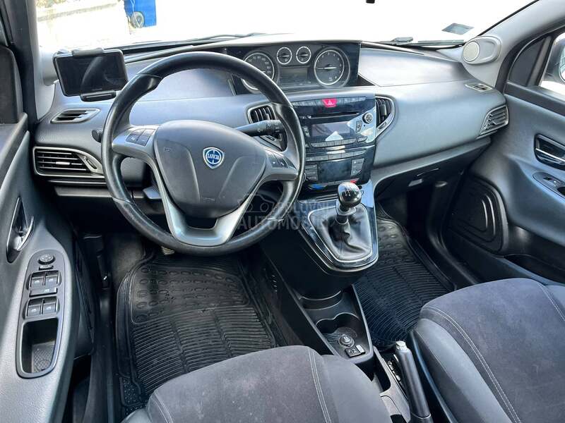 Lancia Ypsilon 0.9T