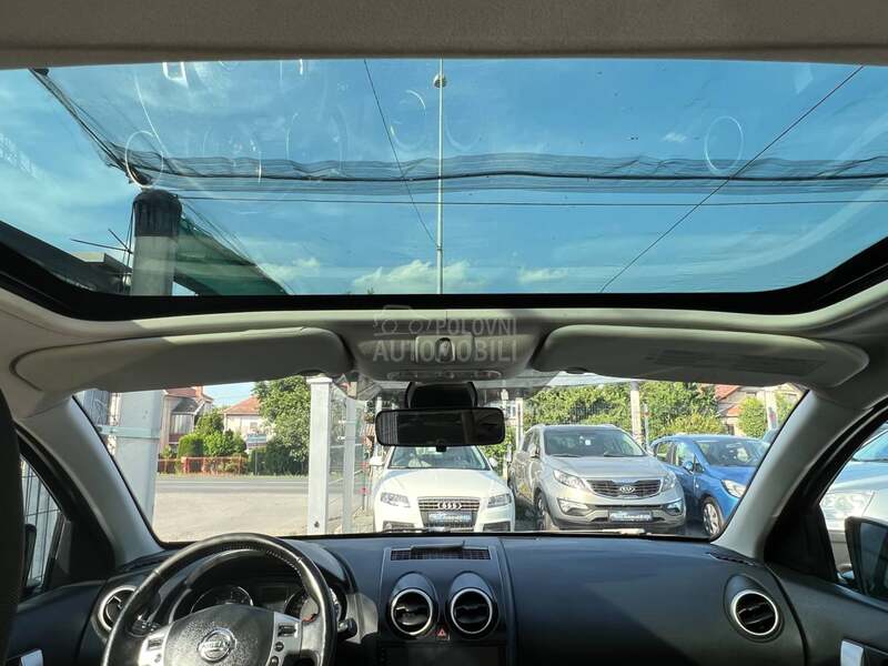 Nissan Qashqai 2.0dCi 4X4 PANOR/NAV