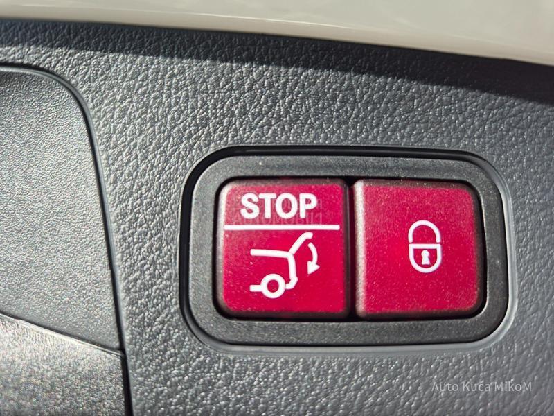 Mercedes Benz GLA 180 AMG line