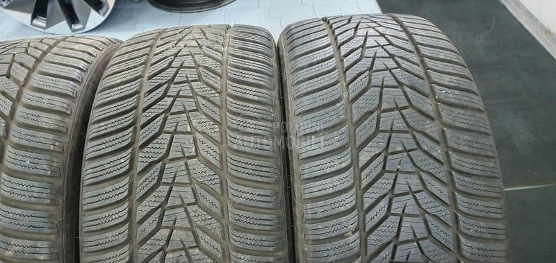 Hankook 225/35 R19 Zimska