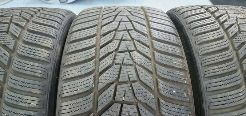 Hankook 225/35 R19 Zimska
