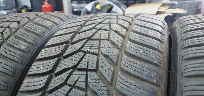 Hankook 225/35 R19 Zimska