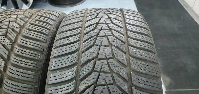 Hankook 225/35 R19 Zimska
