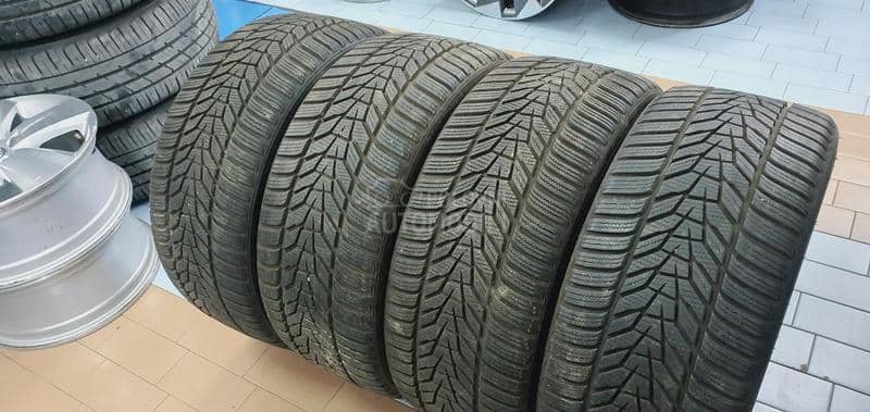 Hankook 225/35 R19 Zimska