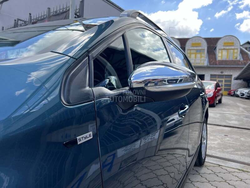 Peugeot 2008 1.6HDI/STYLE/NAV