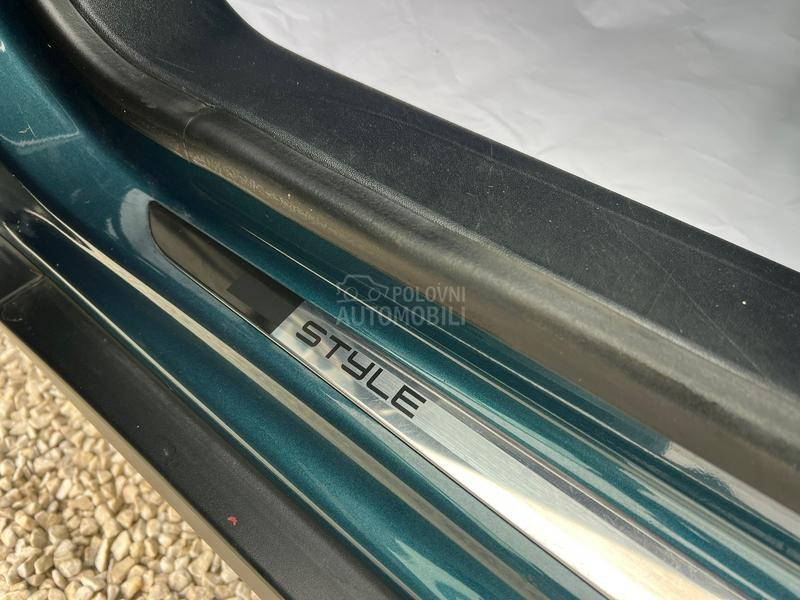 Peugeot 2008 1.6HDI/STYLE/NAV