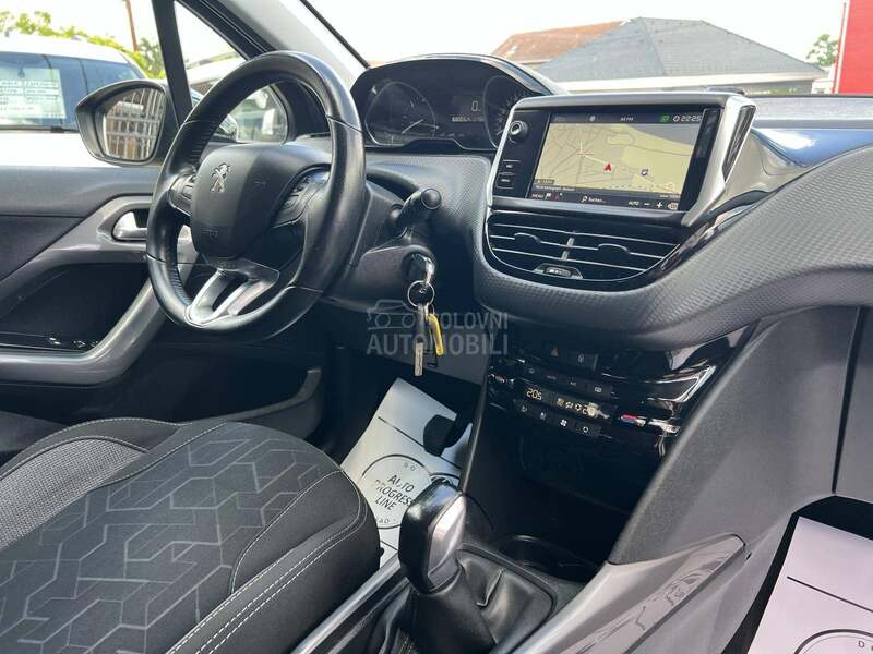 Peugeot 2008 1.6HDI/STYLE/NAV