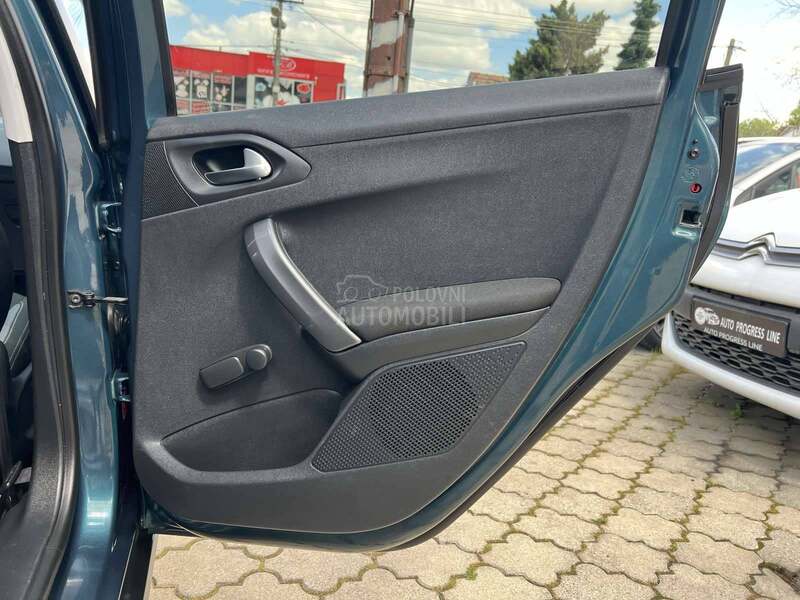 Peugeot 2008 1.6HDI/STYLE/NAV