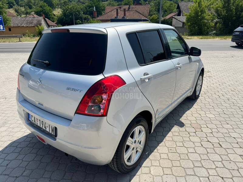 Suzuki Swift 