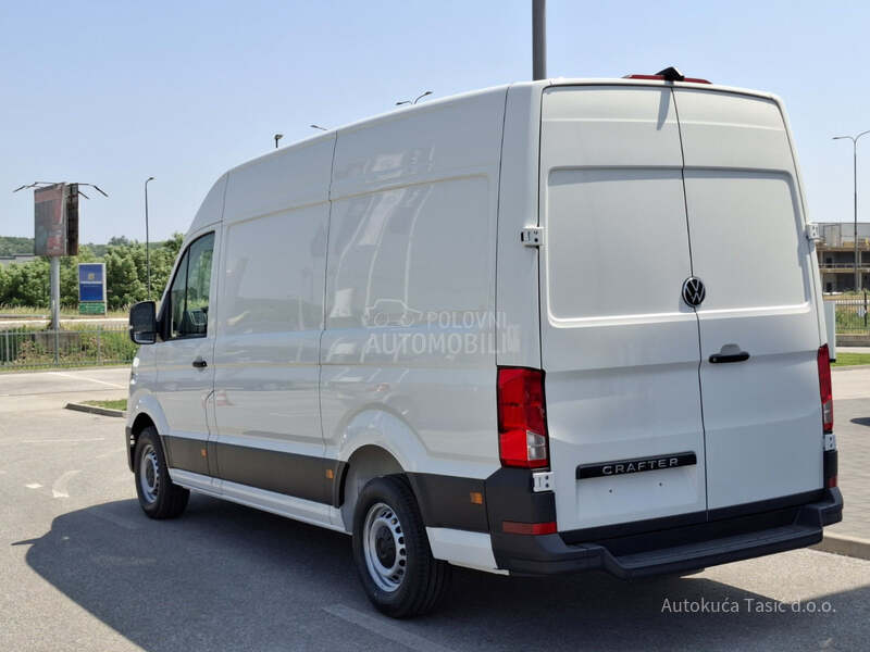 Volkswagen Crafter Furgon 35 MR 2.0 TDI