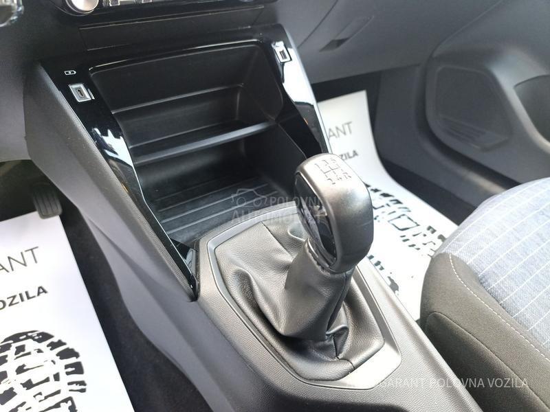 Peugeot 208 1.2 PREMIUM PACK