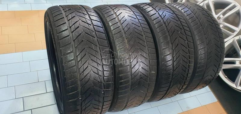Vredestein 255/40 R19 Zimska