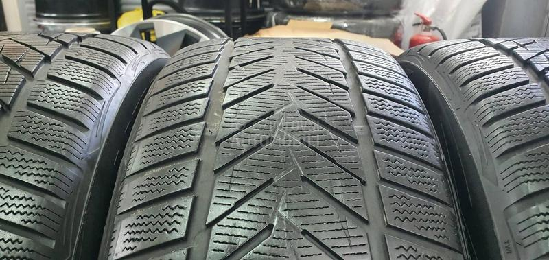 Vredestein 255/40 R19 Zimska