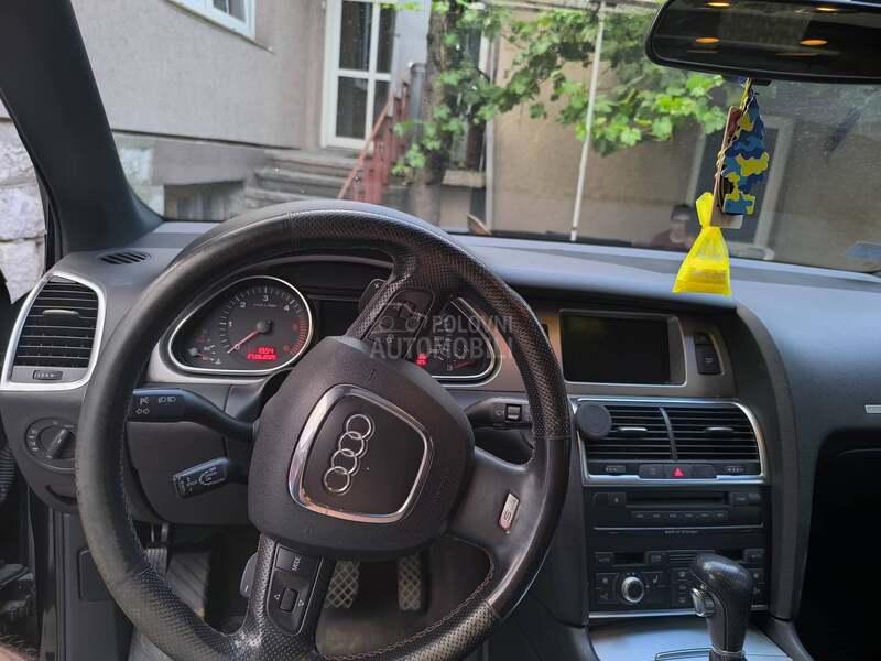 Audi Q7 